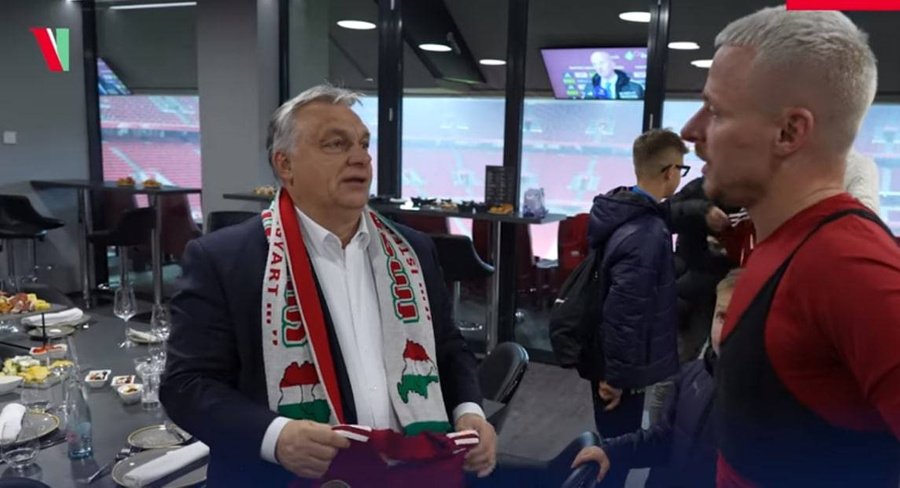 Орбан в шарфе с картой "Великой Венгрии". Фото © Telegram / Sputnik Moldova