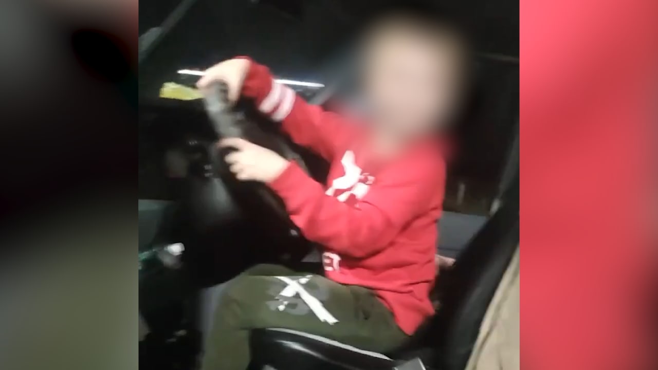 В Анапе 8-летний угонщик "подрихтовал" микроавтобусом немало легковушек