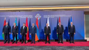 Путин провёл короткие "переговоры" с Токаевым перед совместным фото с лидерами стран ОДКБ