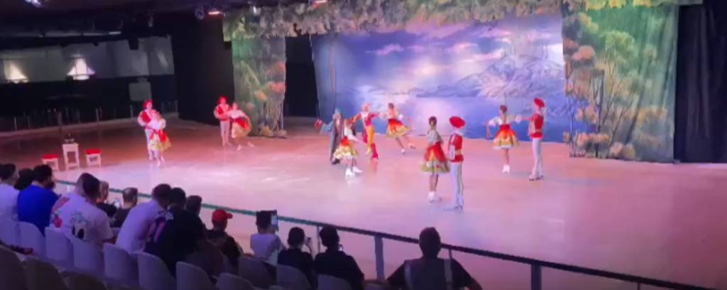 Артисты Государственного балета на льду Петербурга выступили в фан-зоне ЧМ-2022 в Катаре