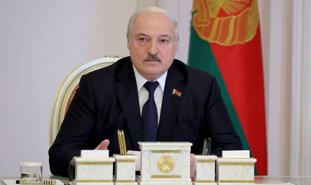 Лукашенко усомнился, что Украине дадут сесть за стол переговоров