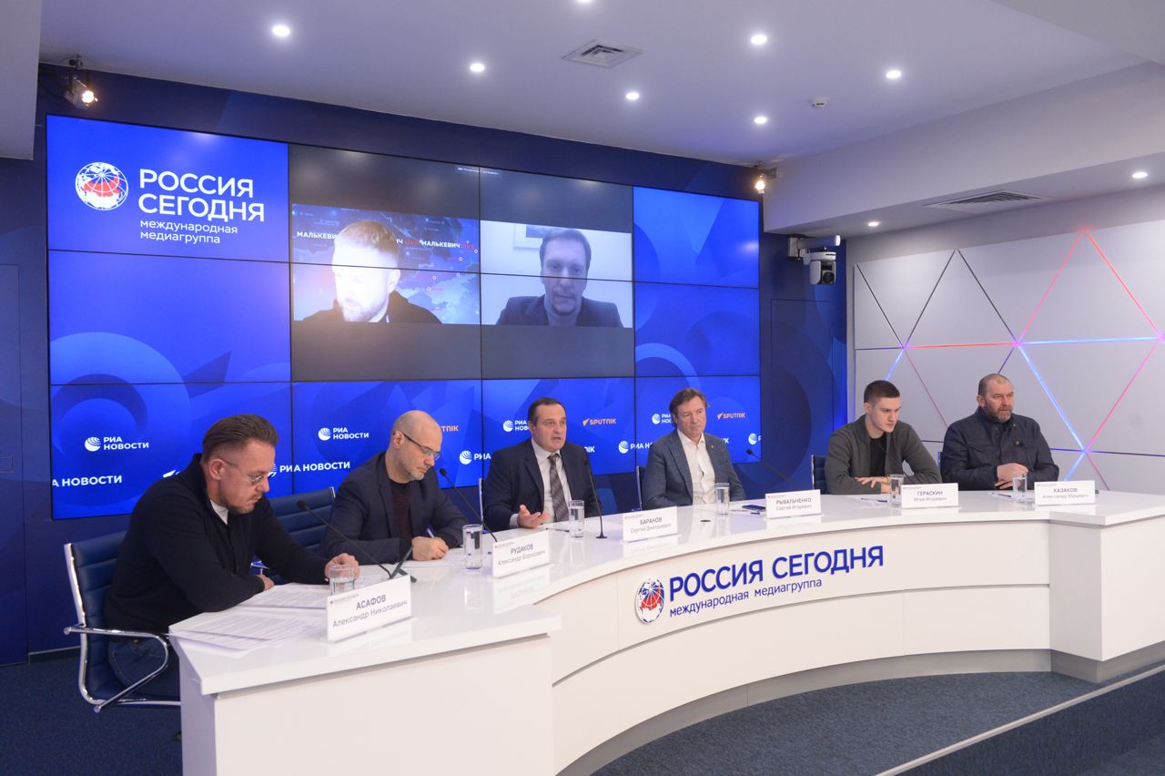 На круглом столе ЭИСИ обсудили важность традиционных ценностей для российского общества