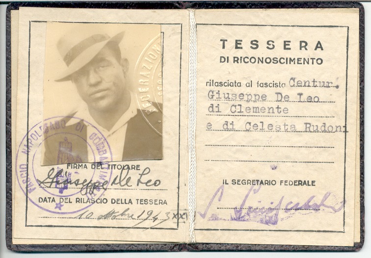 OSS создало это фальшивое удостоверение личности для Джо Савольди, который выдавал себя за Джузеппе Де Лео, проникая на чёрный рынок в Неаполе. Фото © Wikipedia
