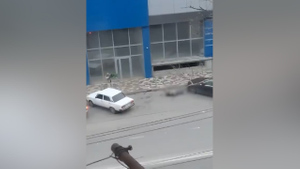 Неизвестный открыл стрельбу на улице в Крымске, есть жертвы
