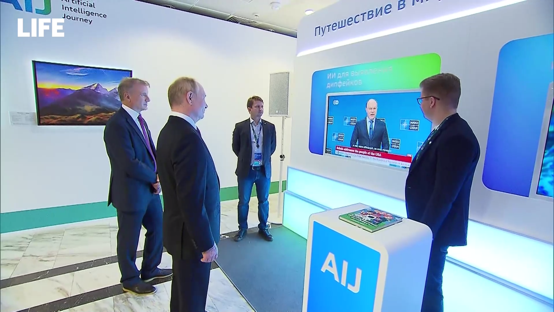 "В чём сила?": Путину показали дипфейк Шольца, говоривший словами Данилы Багрова