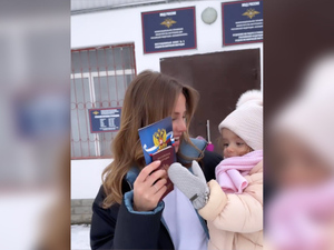 "Счастливая и очень довольная": Певица Алекса получила российский паспорт, отказавшись от украинского