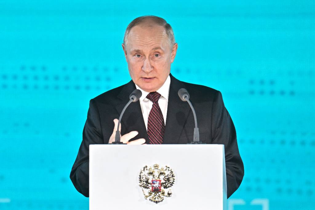 Путин: Загрузка заводов на фоне СВО даст импульс высоким технологиям