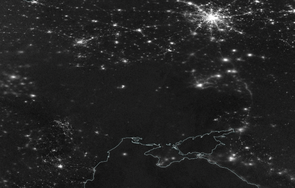 NASA показало, как выглядит из космоса погрузившаяся во тьму Украина