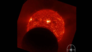 NASA показало уникальные кадры полыхающего Солнца