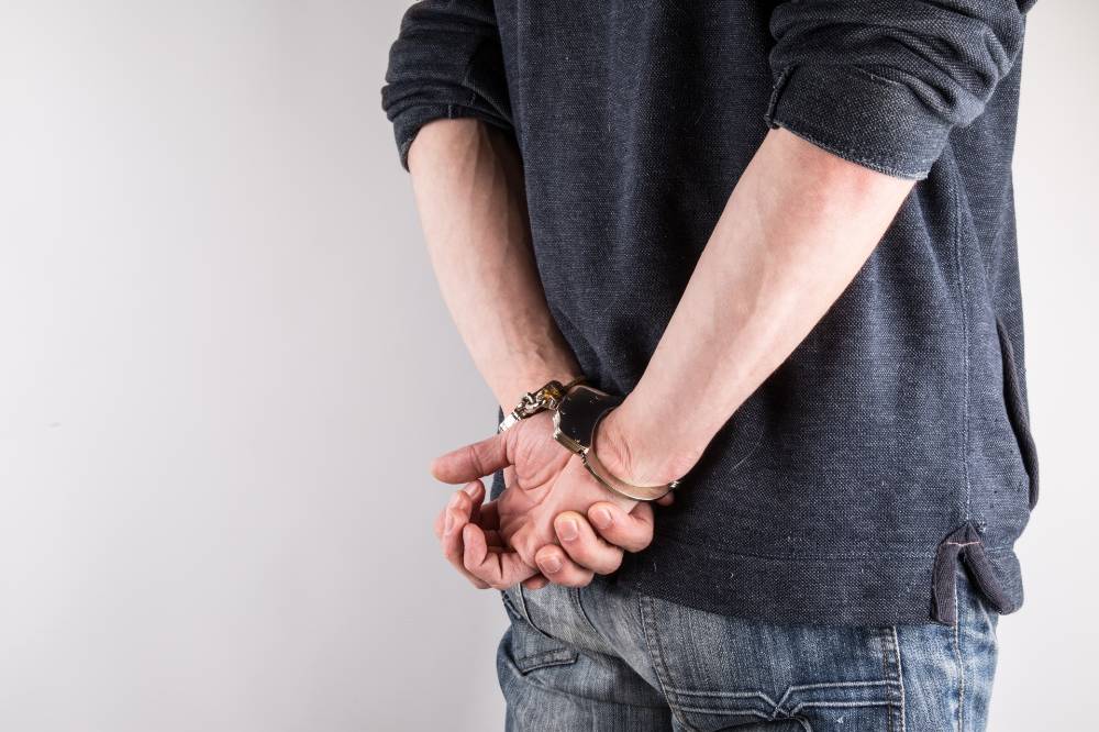 Суд в Иркутске вынес приговор 22-летнему парню, который годами насиловал сестру