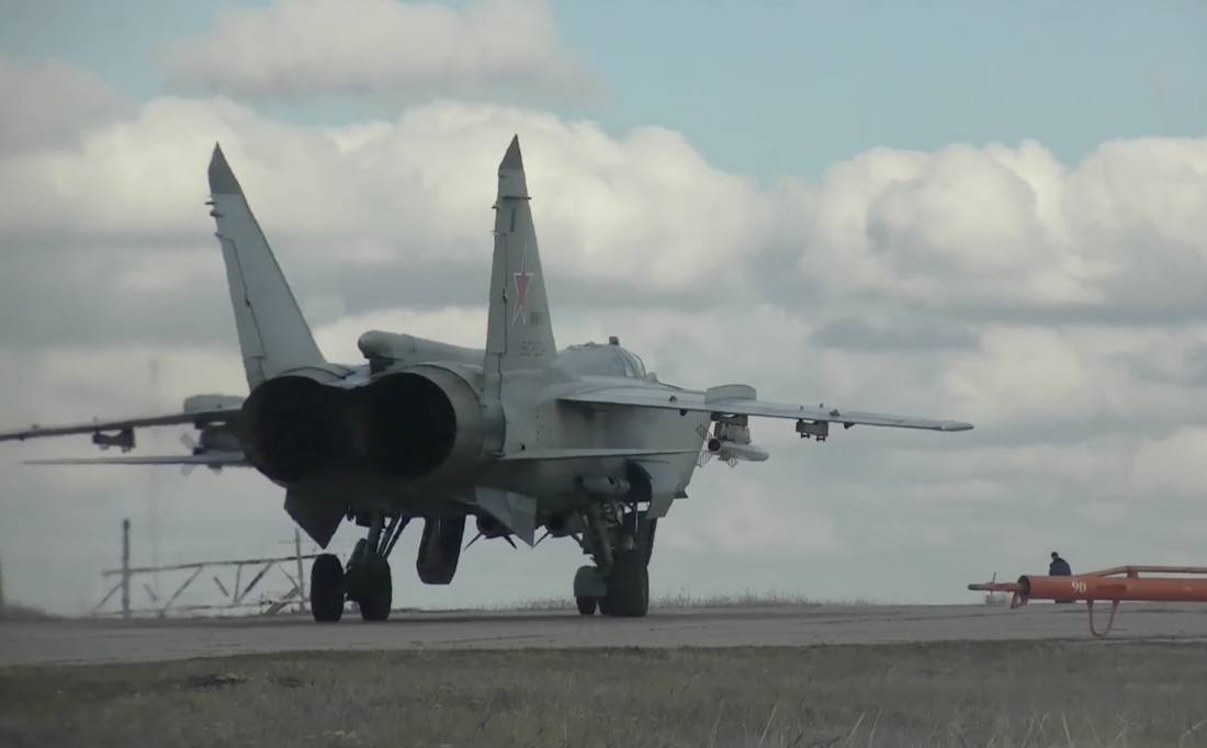 Минобороны показало видео боевых вылетов истребителей-перехватчиков МиГ-31 в зоне СВО
