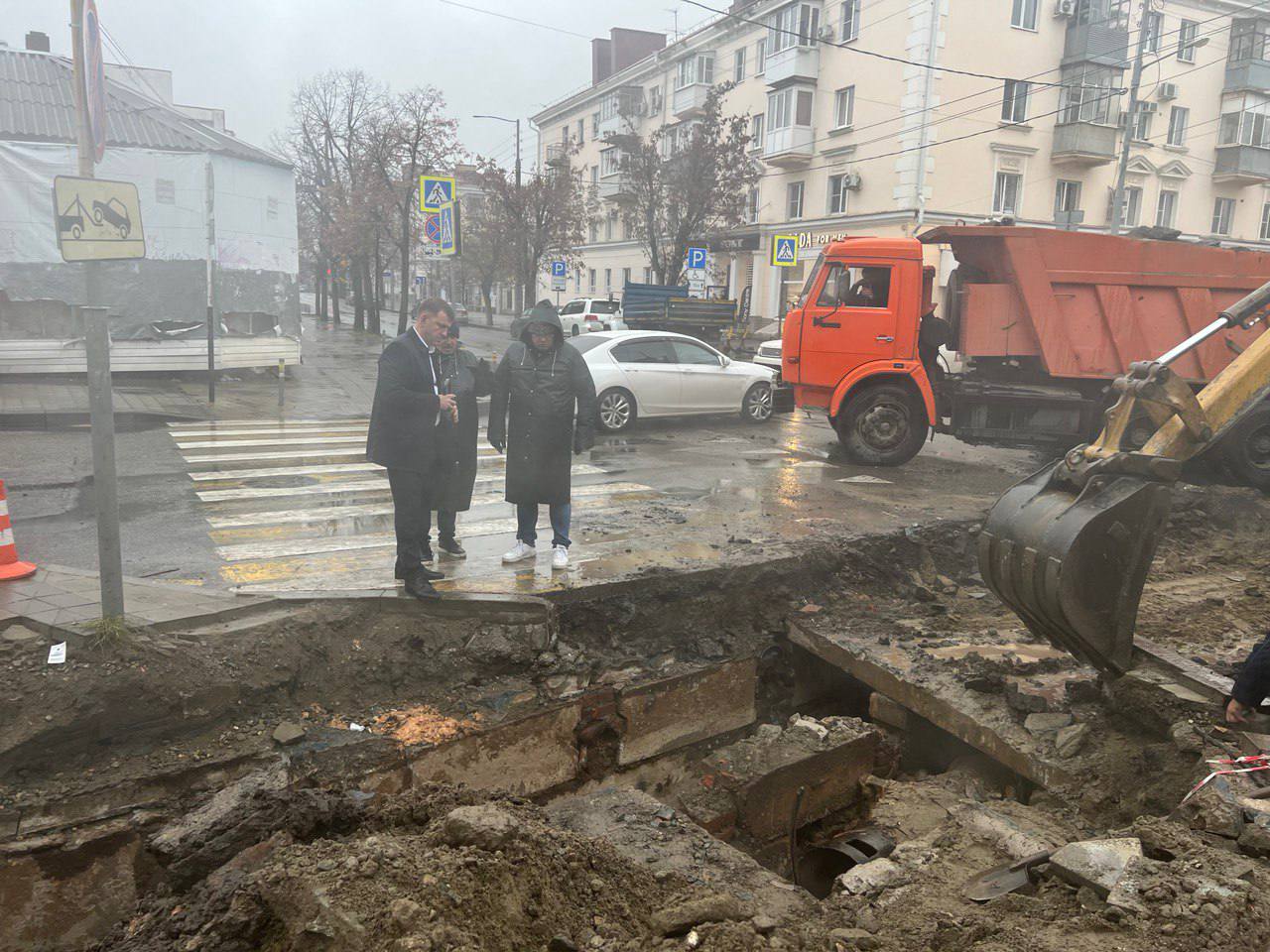 Восстановительные работы после аварии на теплосети в Краснодаре. Фото © Telegram / Евгений Наумов