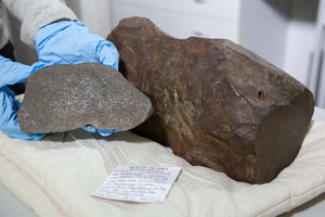 Австралиец Хоул семь лет жил с куском метеорита, думая, что это золото