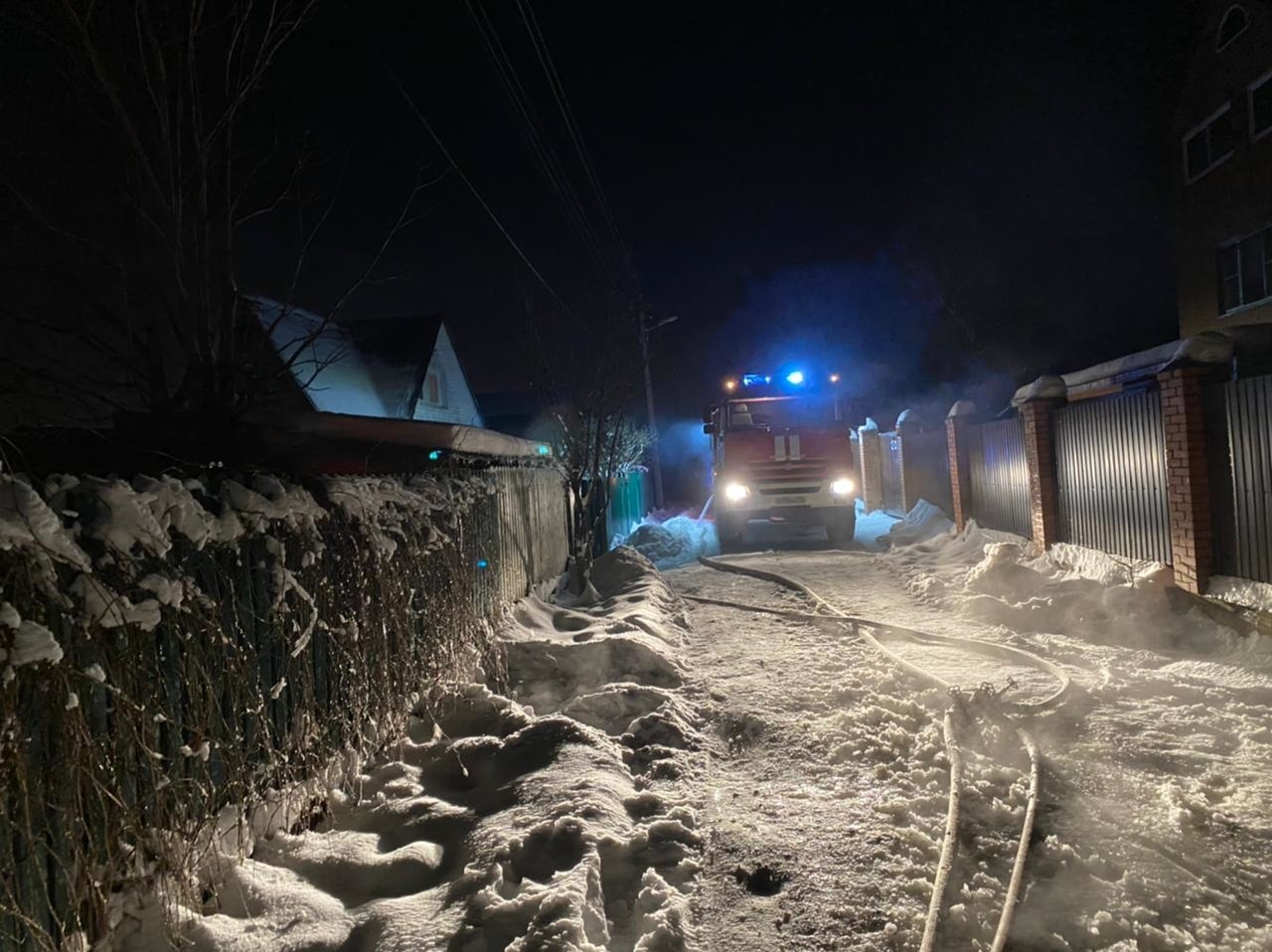 Тела двух человек нашли на пепелище дома в Солнечногорске