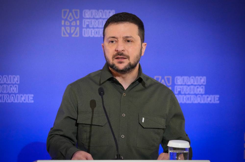 Макрона и Байдена просят заставить Зеленского вернуть спрятанные в налоговых гаванях миллионы