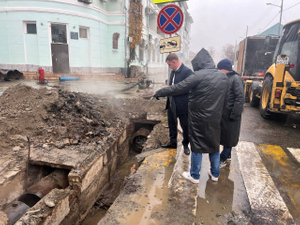 Наумов контролирует работу по ликвидации аварии на теплосети в Краснодаре. Фото © Telegram / Евгений Наумов