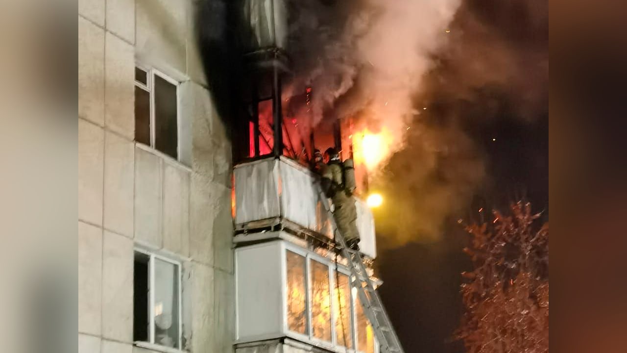 Две женщины насмерть отравились дымом во время пожара в Екатеринбурге