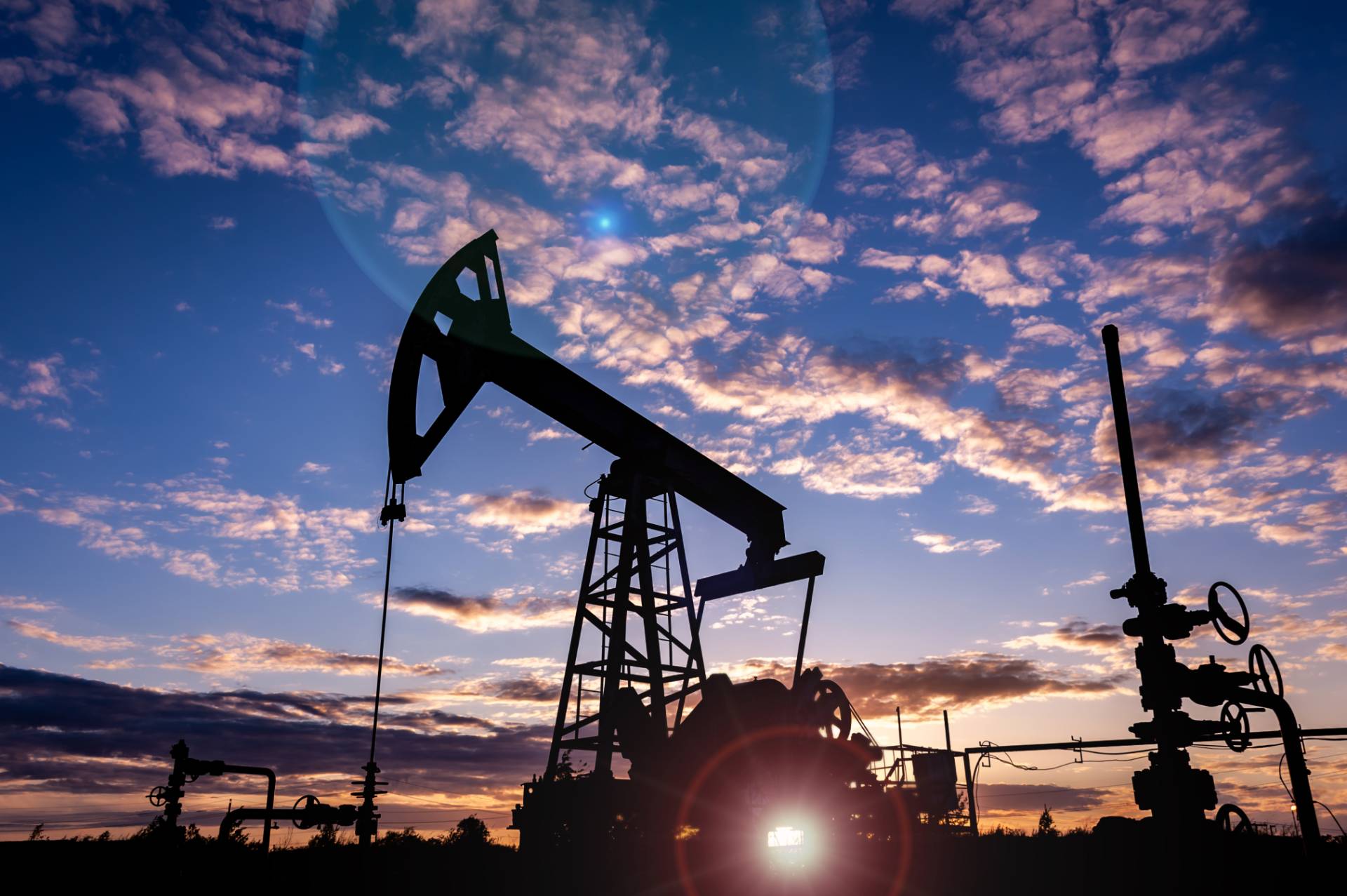 Bloomberg: Стоимость российской нефти Urals опустилась ниже 52 долларов за баррель