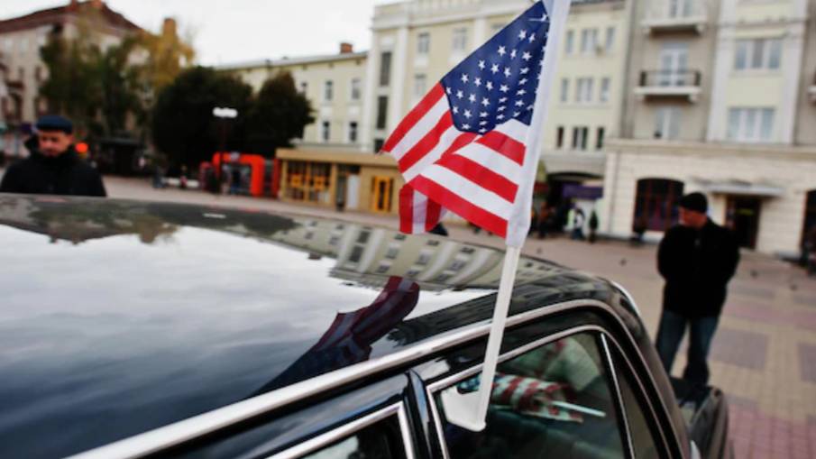 Вместо Польши: США решили выдавать визы россиянам в удобной стране