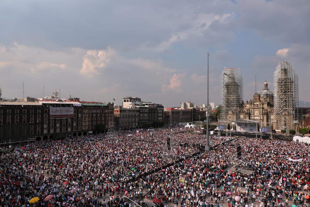 Исторический марш: На митинг в Мехико вышел миллион человек