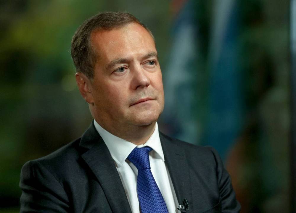 Украинские курильщики: Медведев отреагировал на план советника офиса Зеленского провести видеовключение из Ялты