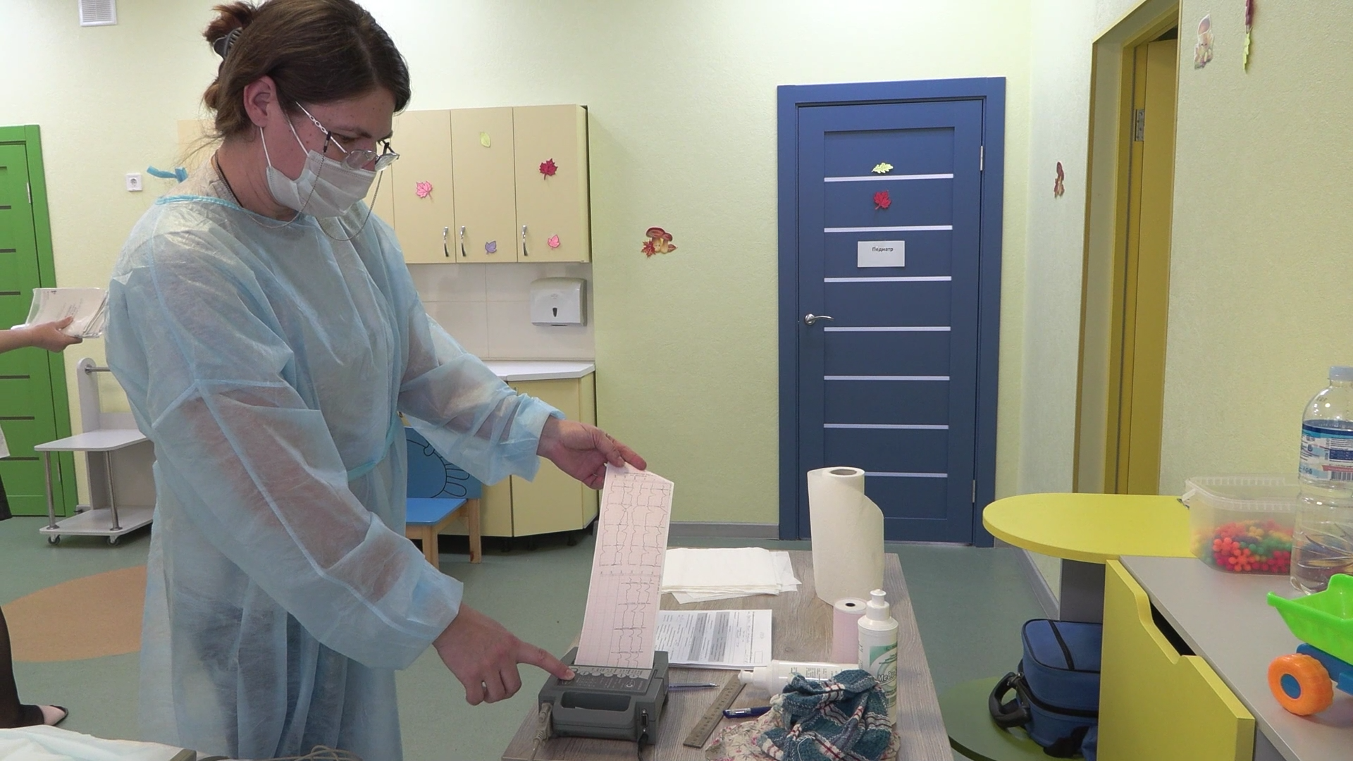 В Запорожской области медики по поручению Путина проводят профосмотры детей