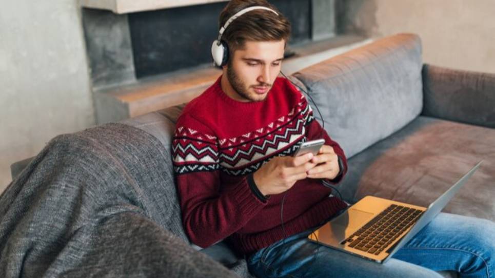 Россиянам дали совет, как избавиться от слежки через смартфон