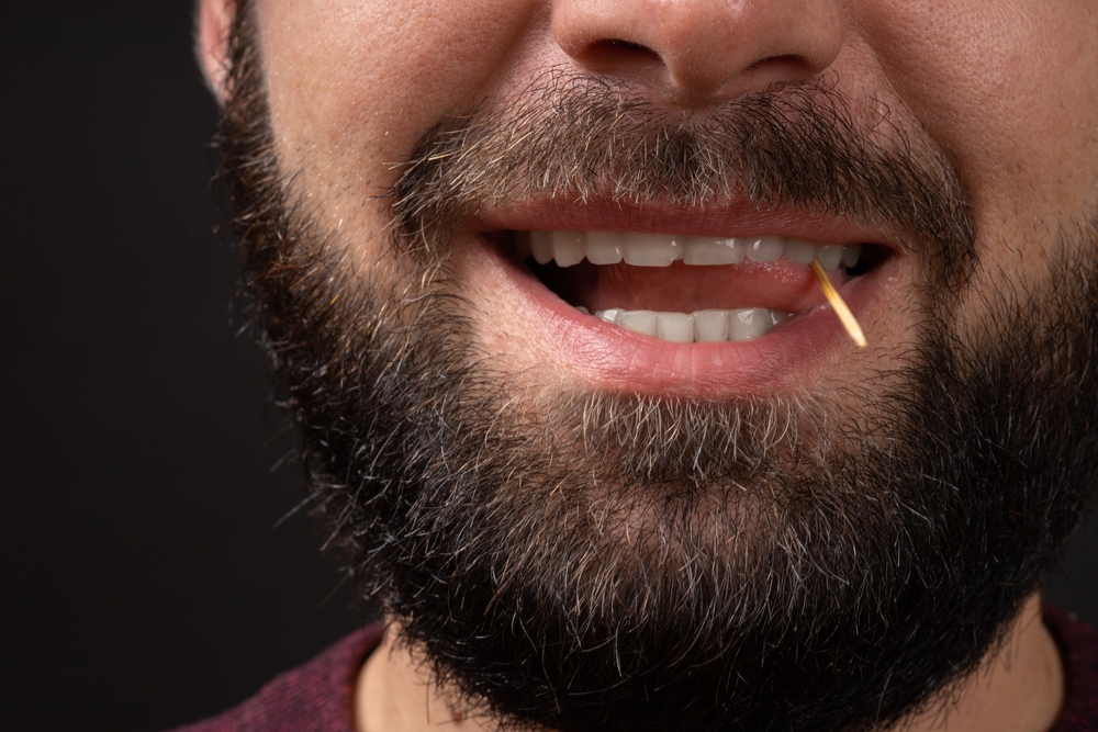 Стоматолог предостерегла от использования деревянных зубочисток