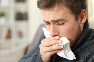 Врач перечислил три правила, которые помогут не заболеть в сезон простуд