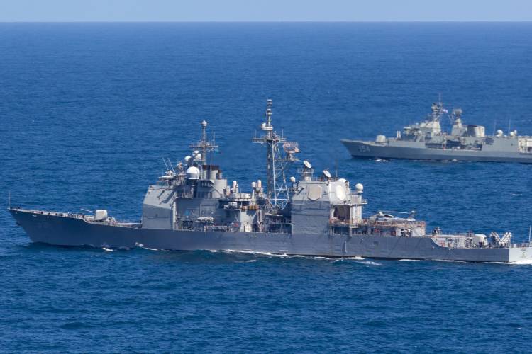 Ракетный крейсер США незаконно вторгся в китайские воды