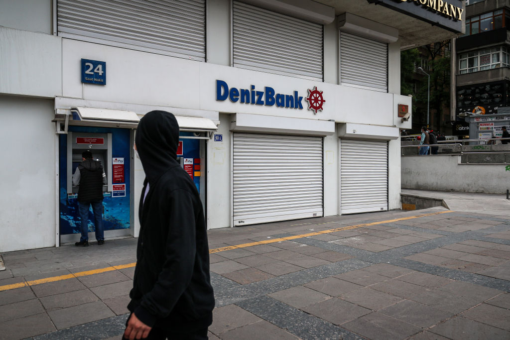 Один из крупнейших турецких банков отпугнул россиян новыми драконовскими условиями
