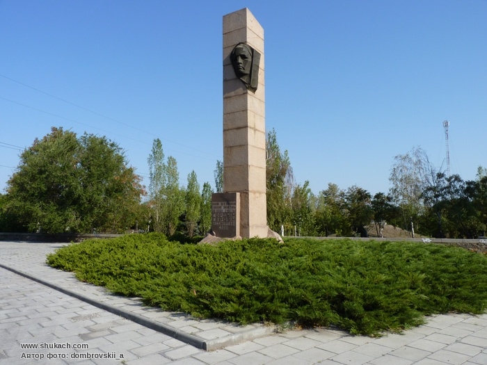 Так выглядел памятник до уничтожения. Фото © shukach.com / dombrovskii_a