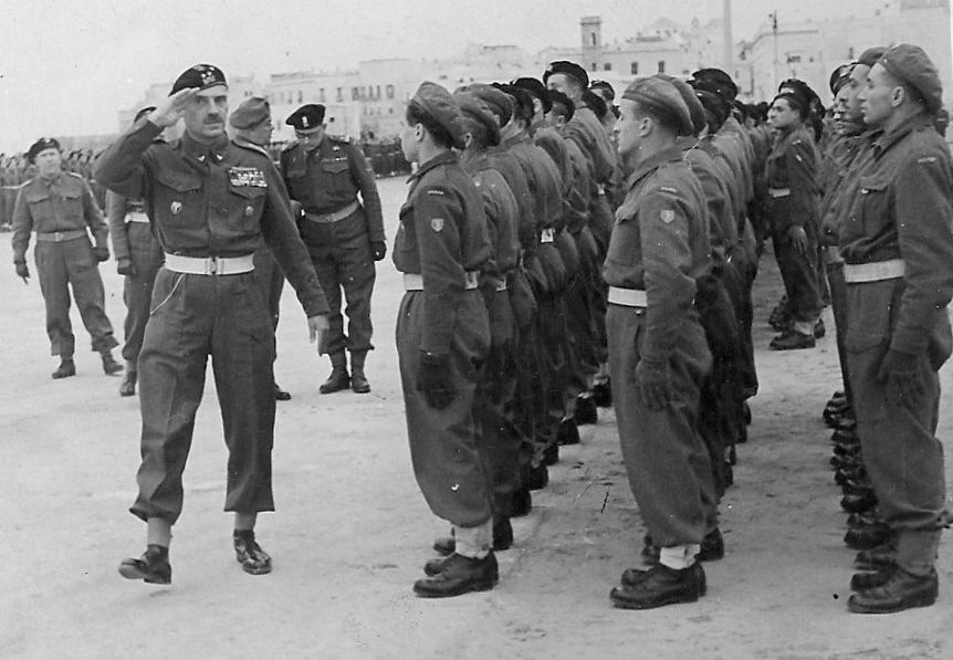 В. Андерс инспектирует части 2-го польского корпуса. Италия, 1945. Фото © Wikipedia