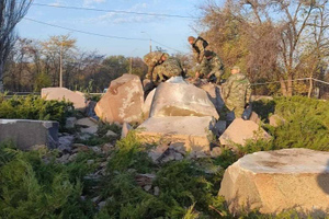 В Николаеве взорвали обелиск "Родина-мать" в сквере памяти жертв Второй мировой войны