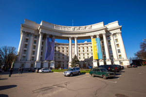 Кулеба пожаловался, что в здании МИД Украины нет ни света, ни воды, ни отопления