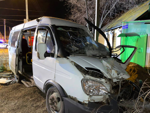 Последствия ДТП с "газелью" и пожарной машиной в Астрахани. Фото © t.me / Астраханская полиция