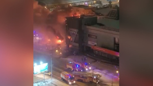 В Красноярске загорелся торговый центр "Взлётка плаза"