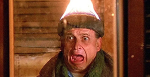 Грабитель из "Один дома" получил жуткий ожог головы в сцене, над которой мы смеялись всё детство