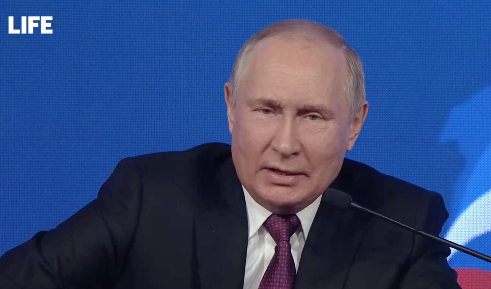 Путин назвал бредом утверждения о том, что Украина якобы освободила Европу от нацизма