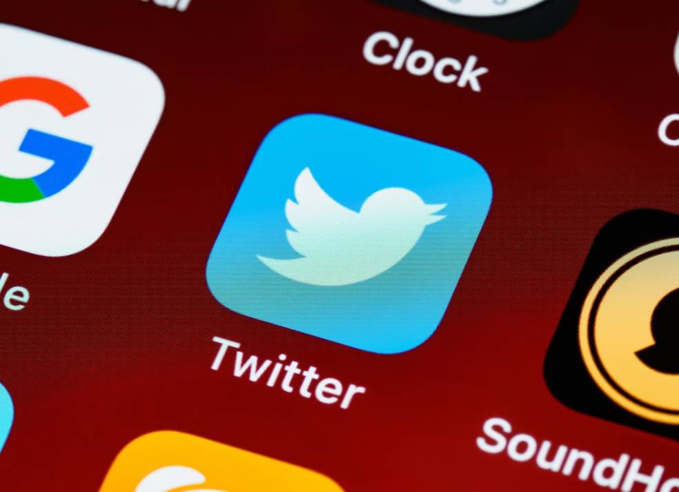 Сотрудников Twitter начали массово увольнять