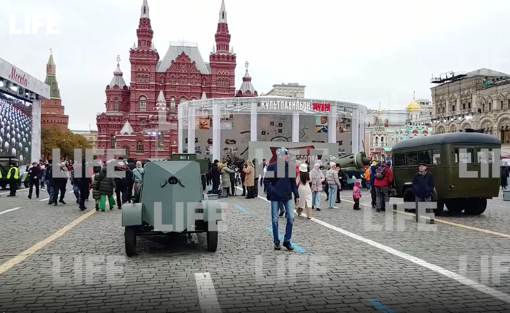 На Красной площади развернули музей в честь 81-й годовщины военного парада 1941 года