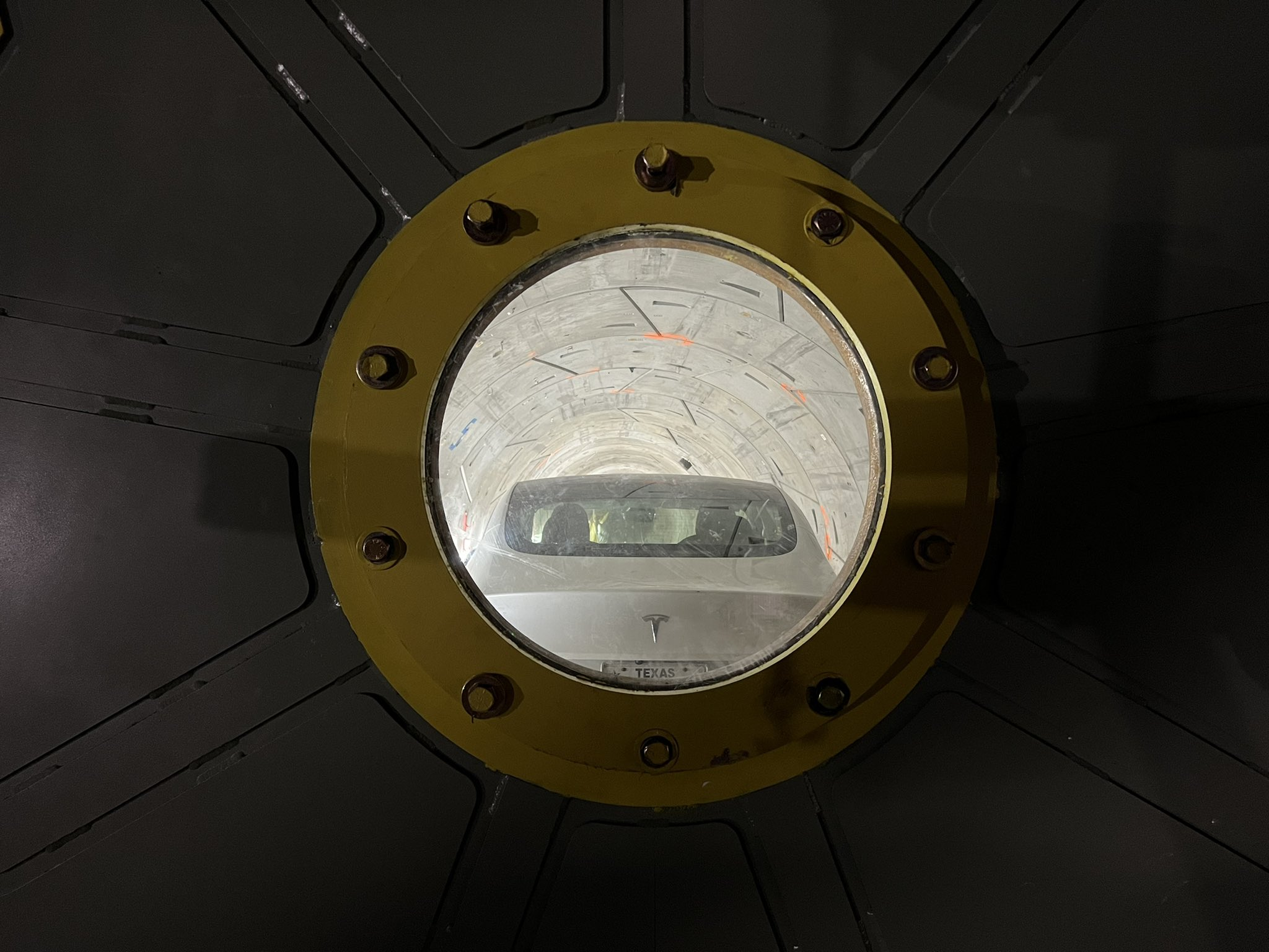 Фото с испытаний транспортной системы Hyperloop. Фото © Twitter / boringcompany