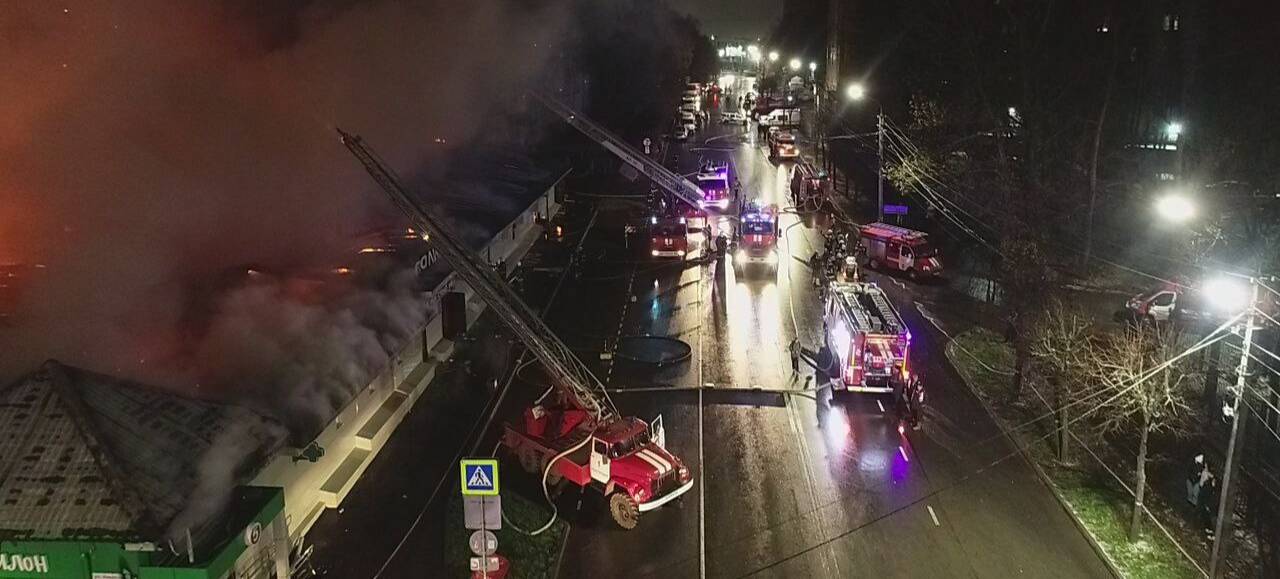 Число погибших при пожаре в кафе Полигон в Костроме выросло до восьми