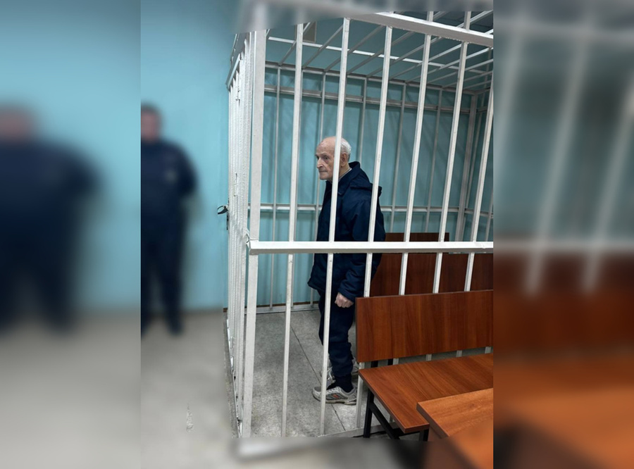 Обвиняемый мужчина в зале суда. Обложка © Telegram-канал Прокуратуры Москвы