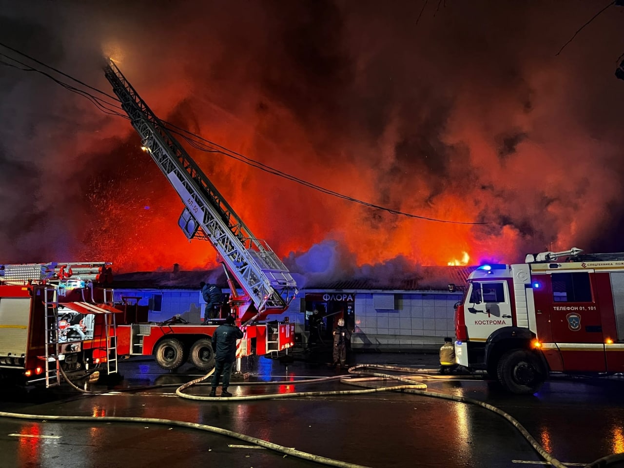 Рухнула вся крыша: Масштабный пожар в Костроме унёс жизни пяти человек