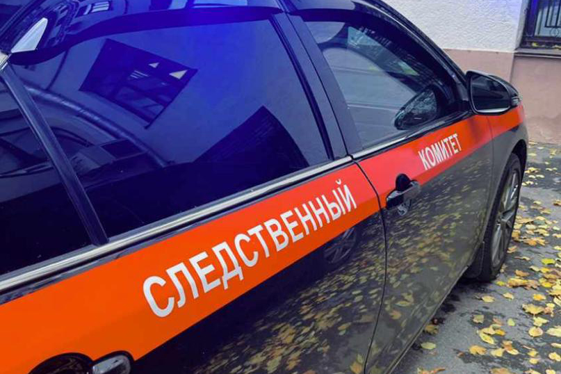 Двух мёртвых мужчин нашли в квартире в Петербурге, хозяин лежал рядом без сознания