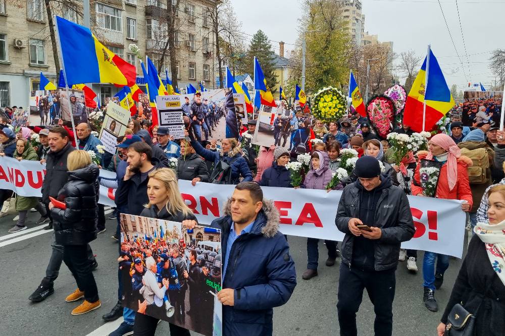 В Кишинёве акция протеста вновь собрала тысячи недовольных