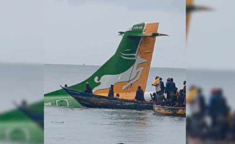 На борту упавшего в озеро в Танзании самолёта находилось 53 человека