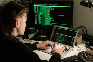 Хакер Хеш назвал страны – лидеры по кибератакам на Россию