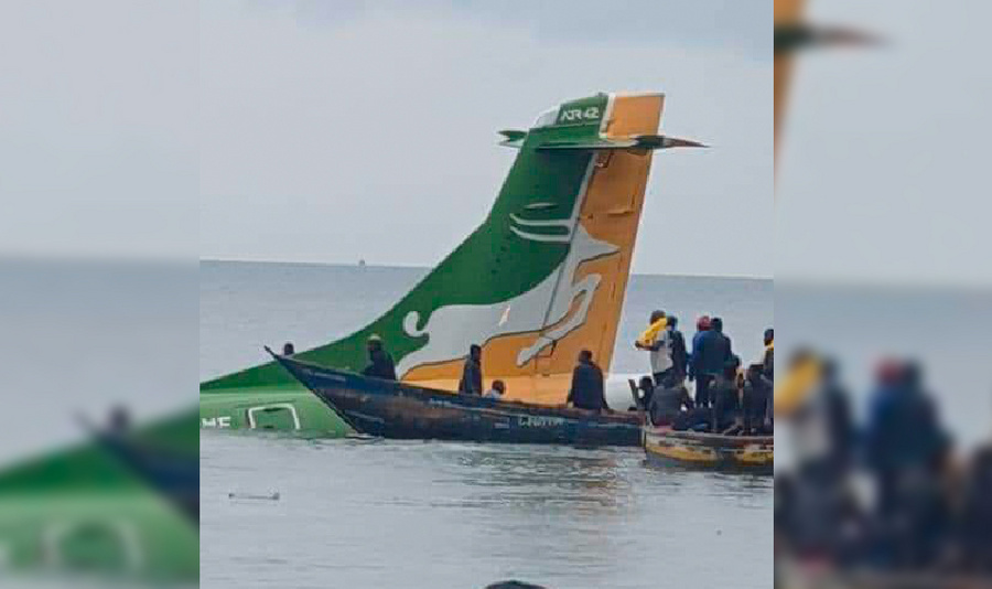 В Танзании упал самолёт в озеро Виктория. Фото © Twitter / Dunjuma1